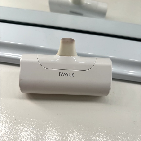 iWalk portable iphone charger - Picture 5 of 6